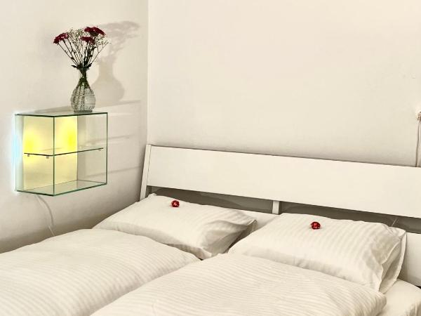 Villa Bergruh : photo 5 de la chambre chambre double avec salle de bains commune