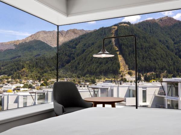 Holiday Inn Express & Suites Queenstown, an IHG Hotel : photo 6 de la chambre standard king room with panoramic window