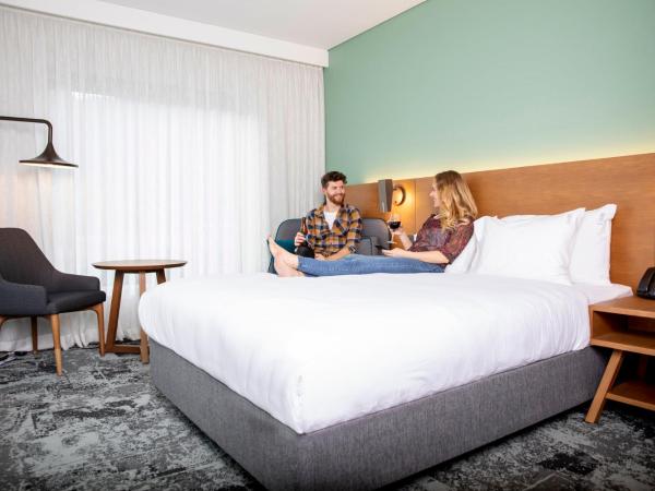 Holiday Inn Express & Suites Queenstown, an IHG Hotel : photo 7 de la chambre chambre standard lit queen-size