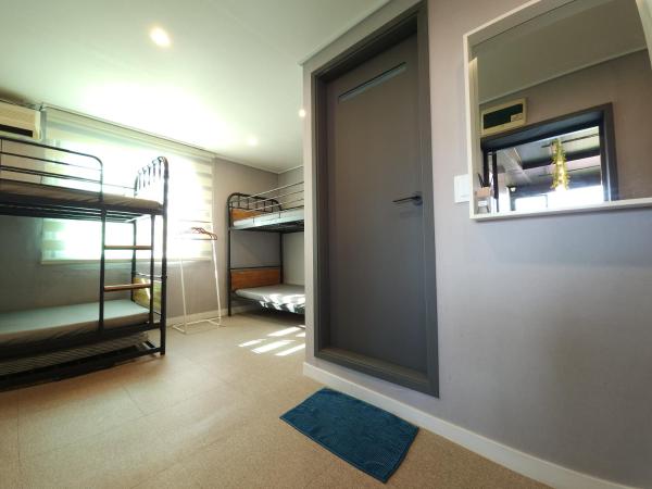 OYO Hostel Dongdaemun1 : photo 2 de la chambre chambre quadruple