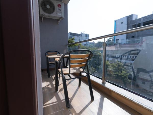 Regal Suites : photo 6 de la chambre chambre double avec balcon