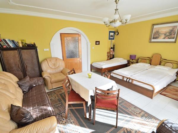 Nora Ház Hajdúszoboszló : photo 10 de la chambre chambre quadruple confort