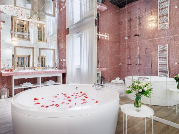 Belfry & Spa by Ligne St Barth : photo 1 de la chambre suite deluxe avec balcon et accès gratuit au spa - vue sur sanctuaire