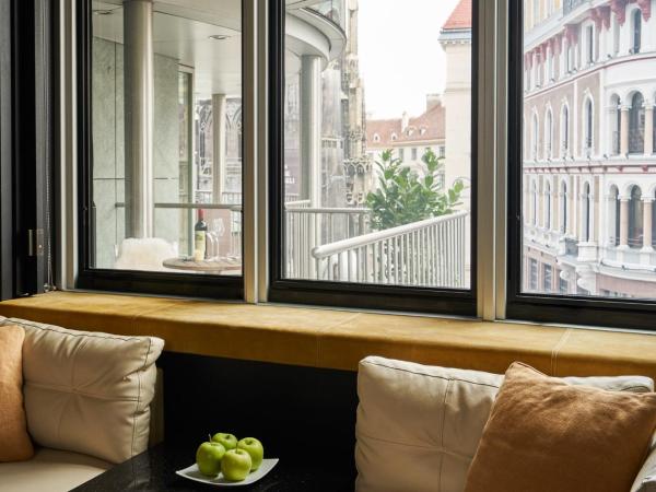 DO&CO Hotel Vienna : photo 2 de la chambre suite junior avec balcon