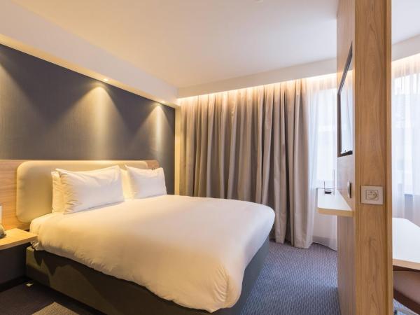 Holiday Inn Express Brussels-Grand-Place, an IHG Hotel : photo 9 de la chambre chambre d'angle standard lit queen-size