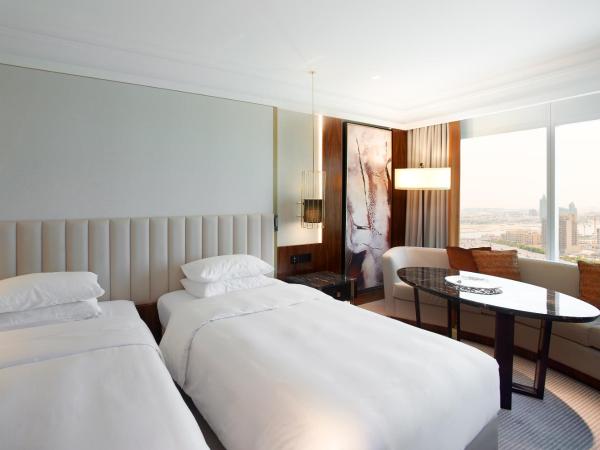 Grand Hyatt Dubai : photo 3 de la chambre chambre complexe hôtelier avec accès gratuit au club pour enfants roli poli pendant 1 heure, repas gratuits pour les enfants, 15 % de réduction sur nourriture et boissons dans certains points de vente, et bon de jeux de 50 aed au tiger jax