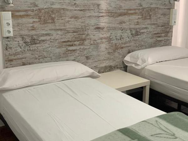 Casa de Huéspedes Almansa : photo 8 de la chambre chambre double standard avec salle de bains commune