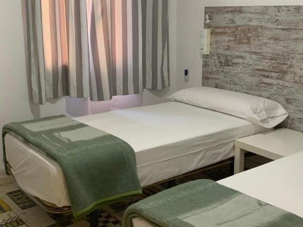 Casa de Huéspedes Almansa : photo 5 de la chambre chambre double standard avec salle de bains commune