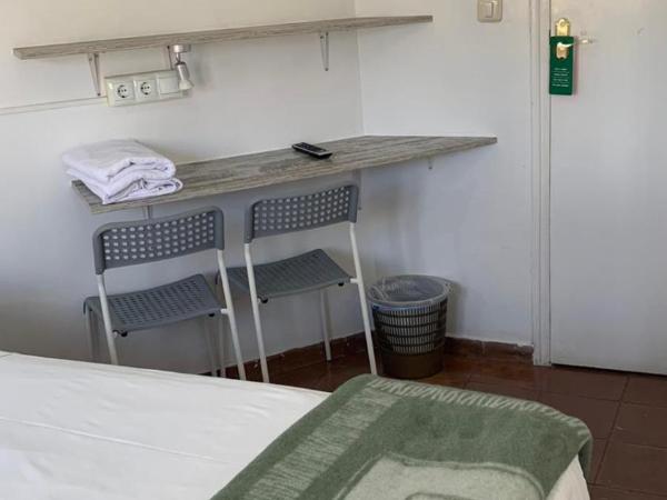 Casa de Huéspedes Almansa : photo 7 de la chambre chambre lit queen-size avec salle de bains commune