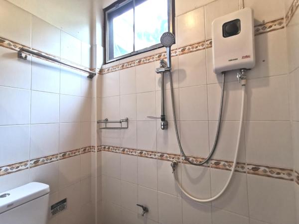 Sri Ayuttaya Guesthouse : photo 6 de la chambre grande chambre double