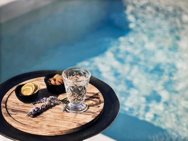 Santo Pure Oia Suites & Villas : photo 8 de la chambre suite avec jacuzzi - vue sur mer