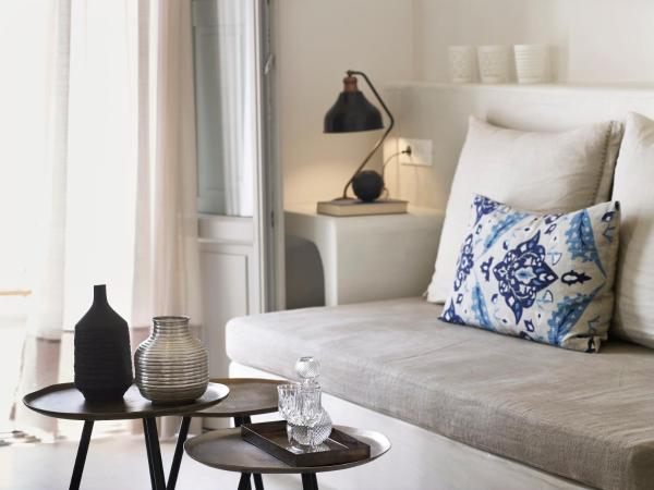 Santo Pure Oia Suites & Villas : photo 4 de la chambre suite junior avec jacuzzi - vue sur mer et coucher de soleil