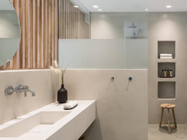 Santo Pure Oia Suites & Villas : photo 6 de la chambre suite junior troglodyte avec piscine