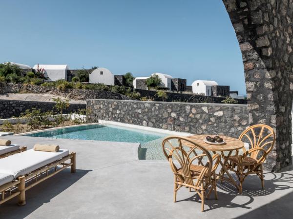 Santo Pure Oia Suites & Villas : photo 7 de la chambre suite junior troglodyte avec piscine