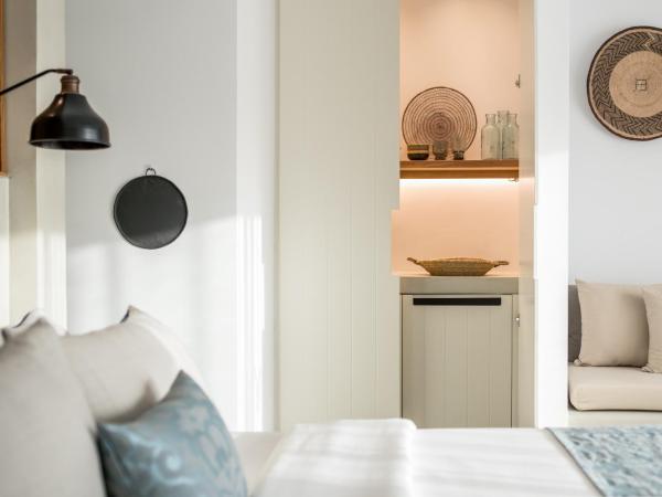 Santo Pure Oia Suites & Villas : photo 5 de la chambre suite junior troglodyte avec piscine