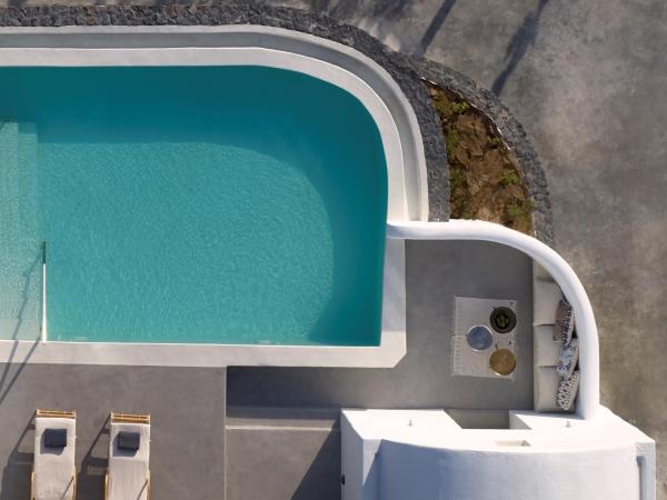 Santo Pure Oia Suites & Villas : photo 5 de la chambre suite royale avec piscine et jacuzzi - vue sur mer et coucher de soleil