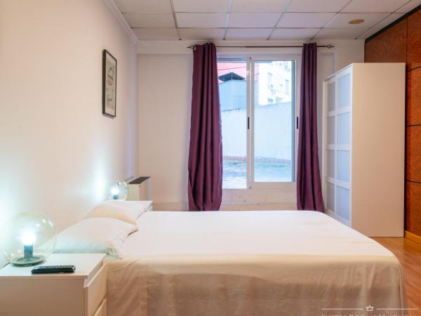 Suites Rooms Valencia : photo 5 de la chambre chambre double avec salle de bains privative extérieure