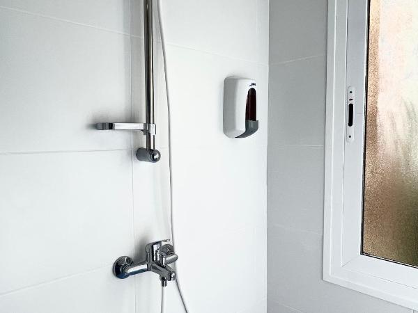 Guest House Leo : photo 4 de la chambre chambre simple avec salle de bains commune