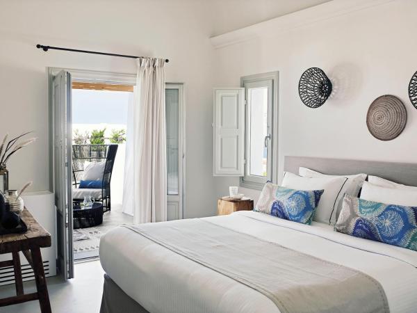 Santo Pure Oia Suites & Villas : photo 8 de la chambre villa ilios avec piscine - vue sur mer et coucher de soleil