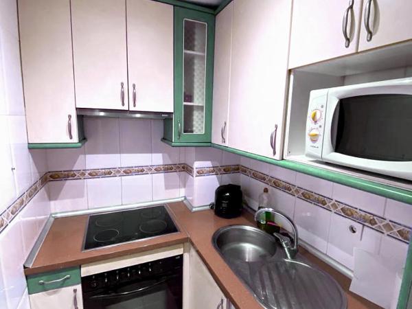 FUENCARRAL CENTRO Chamberi APARTAMENTS & Rooms : photo 5 de la chambre chambre double avec salle de bains commune