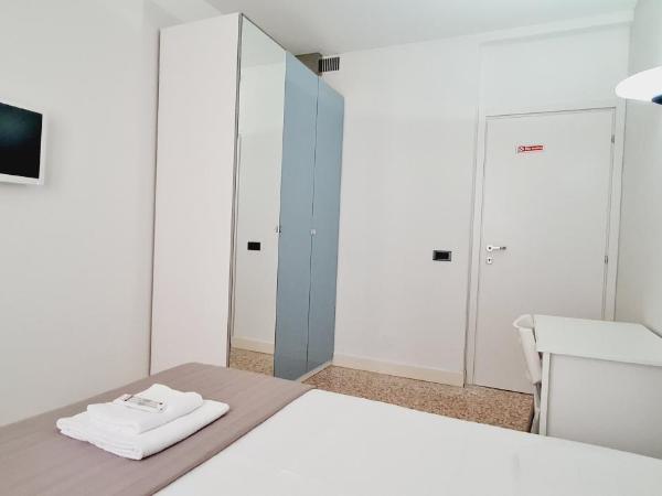 Locazione Turistica Gioia : photo 2 de la chambre chambre simple avec salle de bains commune