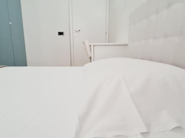 Locazione Turistica Gioia : photo 5 de la chambre chambre simple avec salle de bains commune