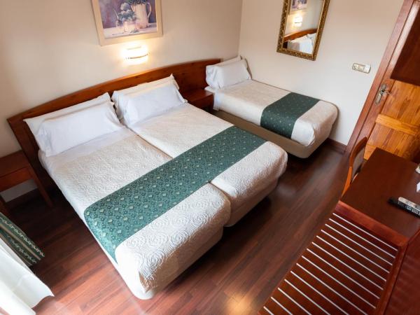 Hotel Alameda Málaga : photo 4 de la chambre chambre lits jumeaux avec lit d’appoint - 301