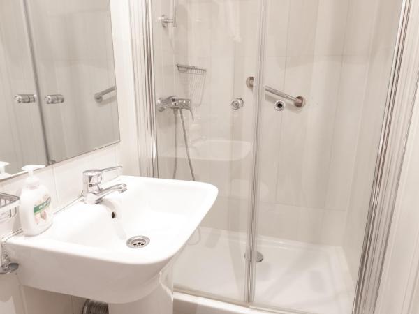 Hotel Alameda Málaga : photo 10 de la chambre chambre double avec lit d'appoint