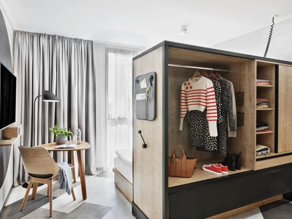 Stay KooooK Bern Wankdorf - Online Check In : photo 9 de la chambre studio d'affaires