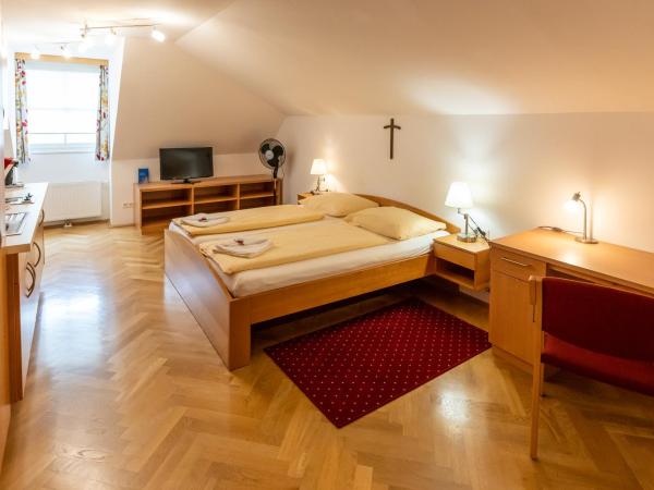 Gästehaus im Priesterseminar Salzburg : photo 5 de la chambre studio standard