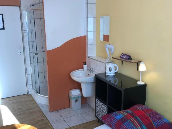 U Szermierzy : photo 7 de la chambre chambre simple avec douche 
