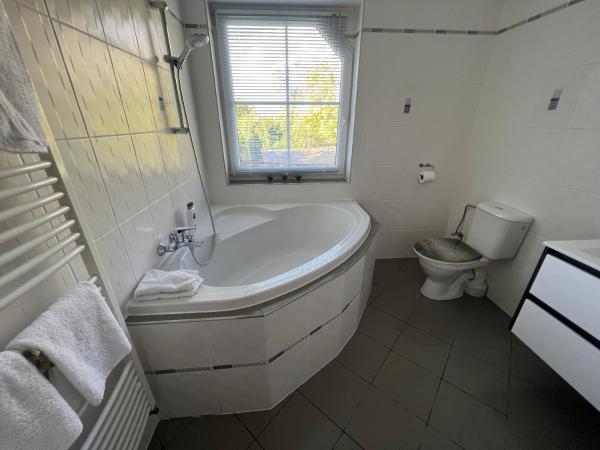 Restaurace Pyramida : photo 9 de la chambre chambre double