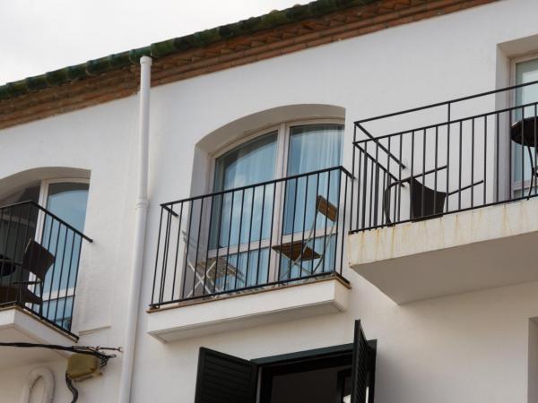 Hostal Marina Cadaqués : photo 2 de la chambre chambre double deluxe avec balcon - vue sur mer