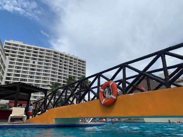 BEACHFRONT 14 Floor : photo 9 de la chambre appartement - vue sur mer