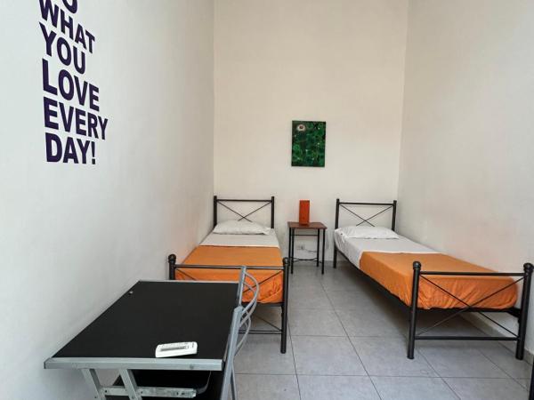 Reina Madre Hostel : photo 4 de la chambre chambre lits jumeaux standard avec salle de bains commune