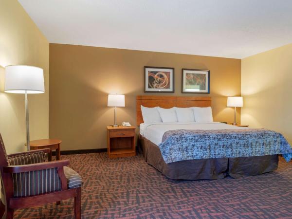 Best Western Louisville East Inn & Suites : photo 1 de la chambre chambre lit king-size standard - non-fumeurs