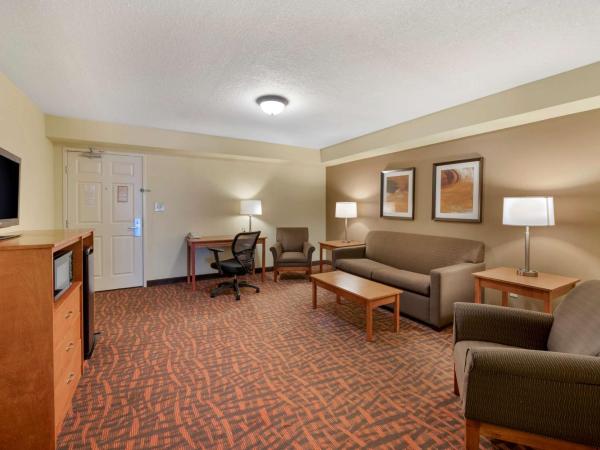 Best Western Louisville East Inn & Suites : photo 2 de la chambre suite lit king-size avec canapé-lit - non-fumeurs