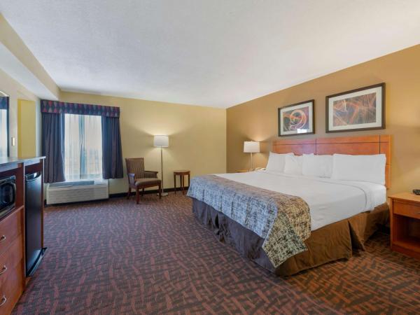 Best Western Louisville East Inn & Suites : photo 1 de la chambre suite lit king-size avec canapé-lit - non-fumeurs