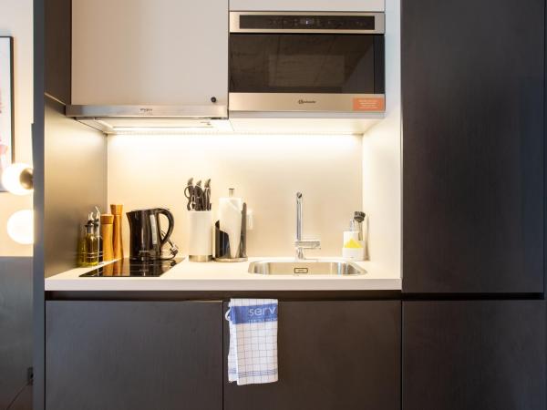 limehome Düsseldorf Stresemannstraße - Digital Access : photo 10 de la chambre suite - accessible aux personnes à mobilité réduite