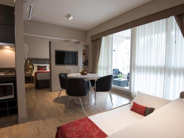 ARC Arenales Studios & Suites : photo 1 de la chambre suite quadruple