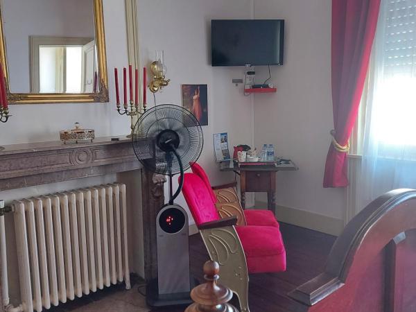 B & B Les Secrets des Loges : photo 7 de la chambre chambre double avec salle de bains privative