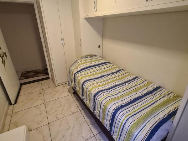 Hostel AJBJ Turismo : photo 1 de la chambre chambre simple avec salle de bains privative