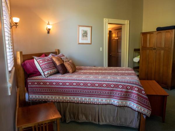 The Lookout Inn : photo 2 de la chambre suite lit queen-size
