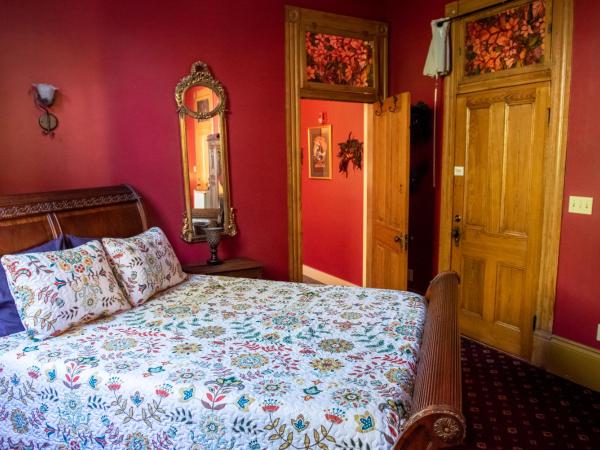 The Lookout Inn : photo 3 de la chambre suite lit queen-size