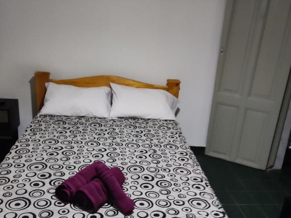 Hotel Gutierrez : photo 8 de la chambre chambre double avec salle de bains privative