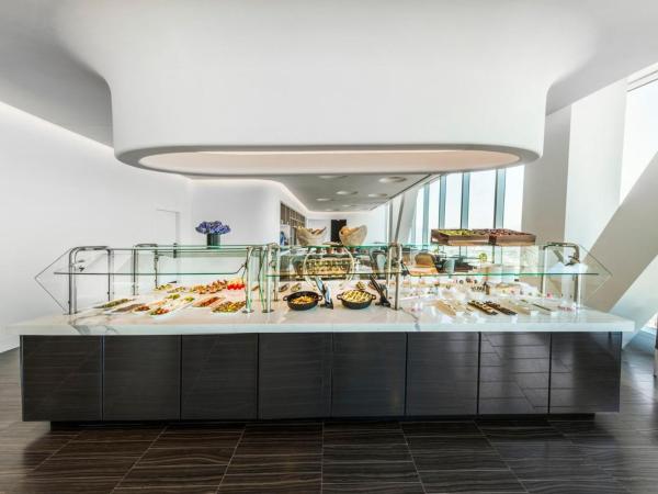 InterContinental - Los Angeles Downtown, an IHG Hotel : photo 5 de la chambre hébergement lit king-size club - vue sur ville