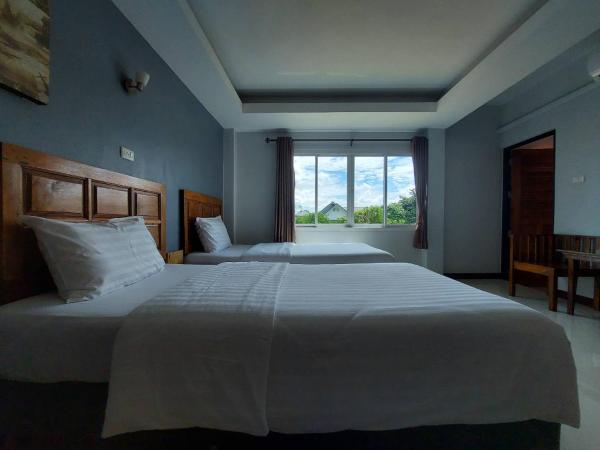 Graphic House @ Chiang Rai : photo 4 de la chambre chambre lits jumeaux spacieuse