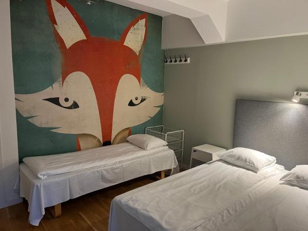 City Hostel Bergen : photo 4 de la chambre chambre triple avec salle de bains