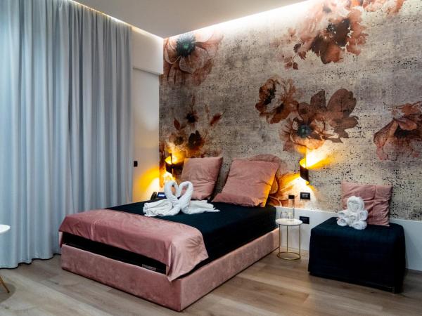 DOMUS VESUVIO : photo 1 de la chambre chambre lit king-size avec baignoire spa