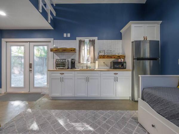 Blue Bay Suite! Near Downtown and Foodie Hot Spots : photo 7 de la chambre maison 2 chambres